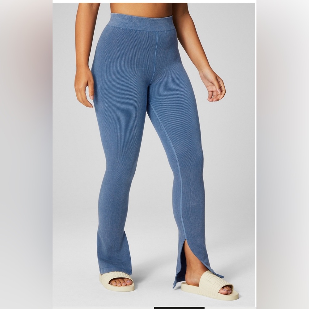 Cloud Seamless High-Waisted Split Flare - image 1